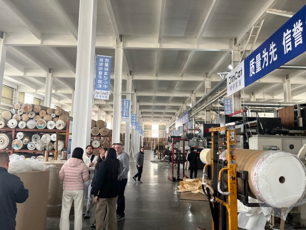 piso de fabrica en China, con clientes