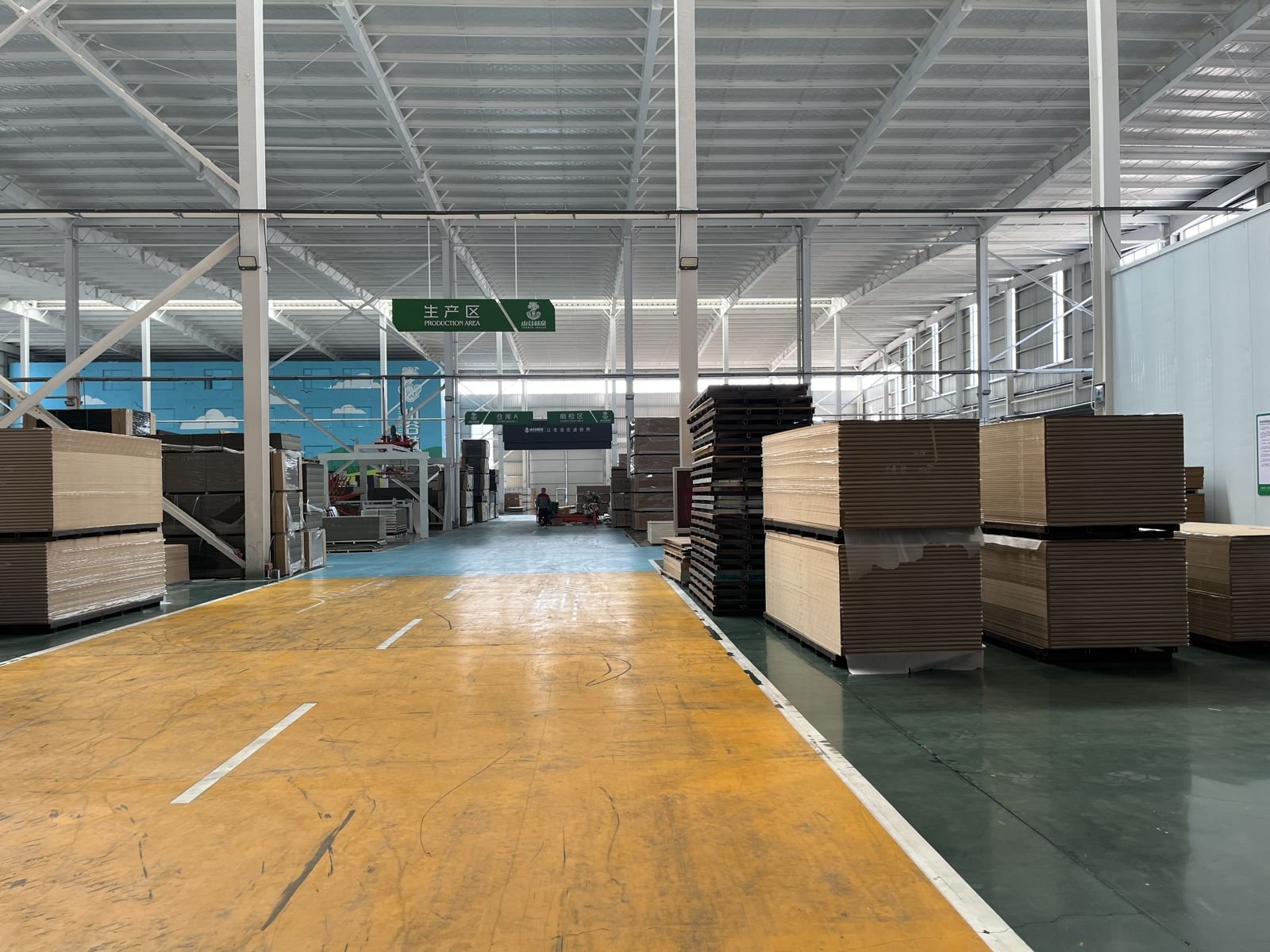 Nave de una fábrica de tableros