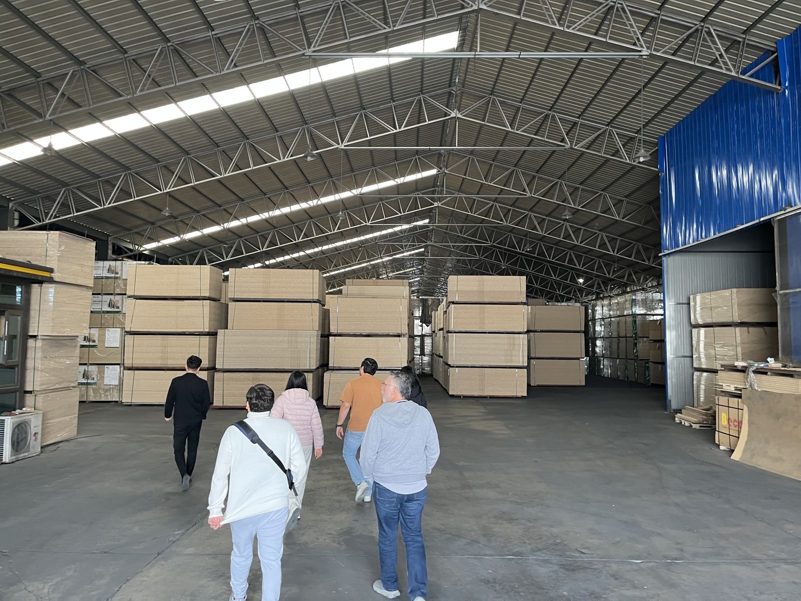 Recorrido por una fábrica de tableros en Shandong